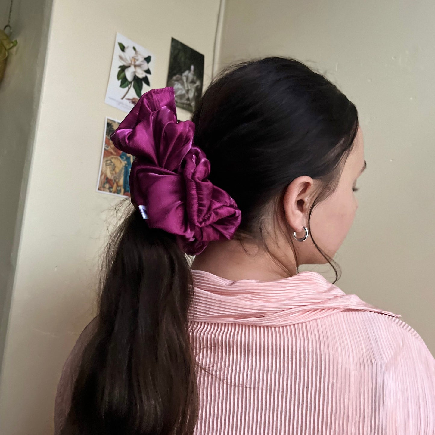 iridescent pink taffeta giant scrunchie. two tone iridescent hair accessory. thick hair